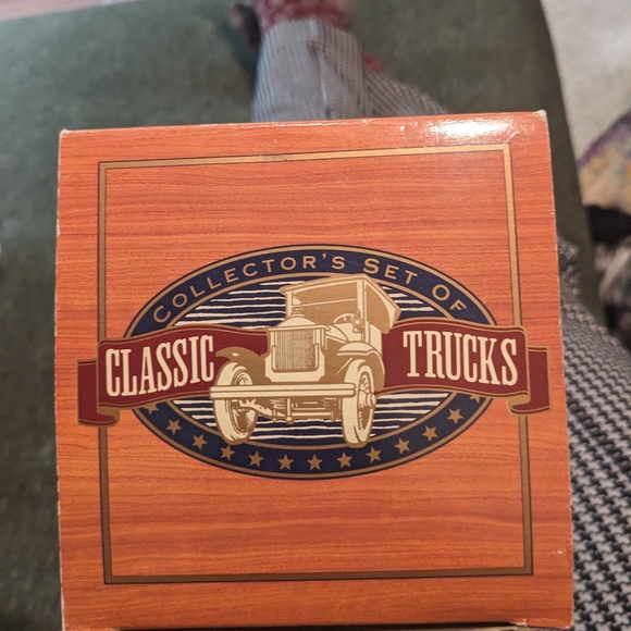 Classic Trucks 1910-1918 Toys - Picture 12 of 13